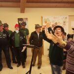 paolino e paolone direttori d'orchestra con gli alpini