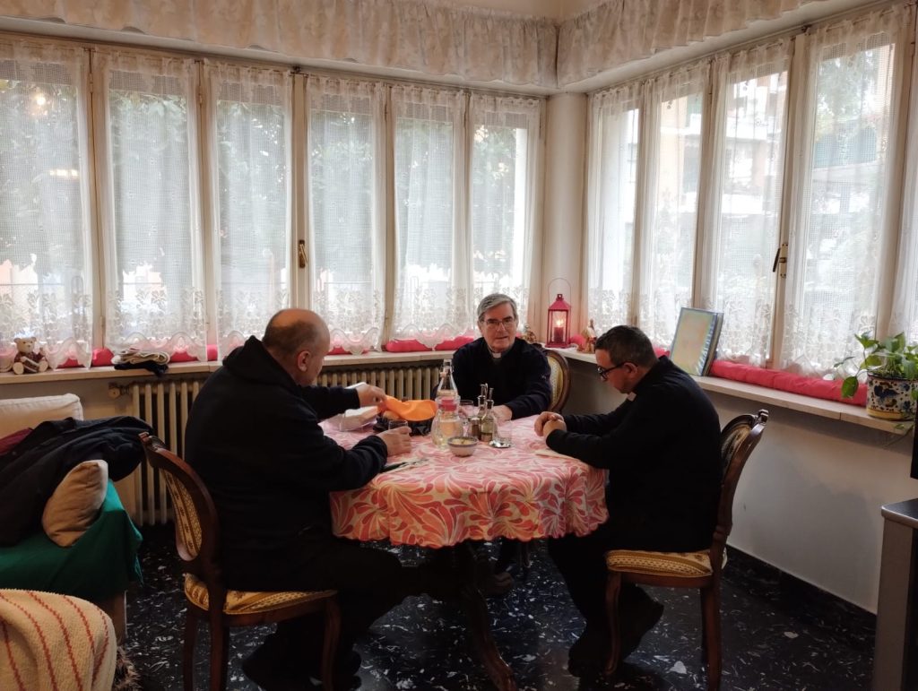 I parroci di Santa Maria Regina a pranzo al Piccolo Rifugio di Verona