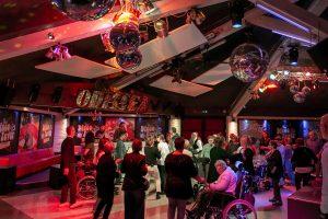 Persone con disabilità del Piccolo Rifugio alla discoteca Odissea